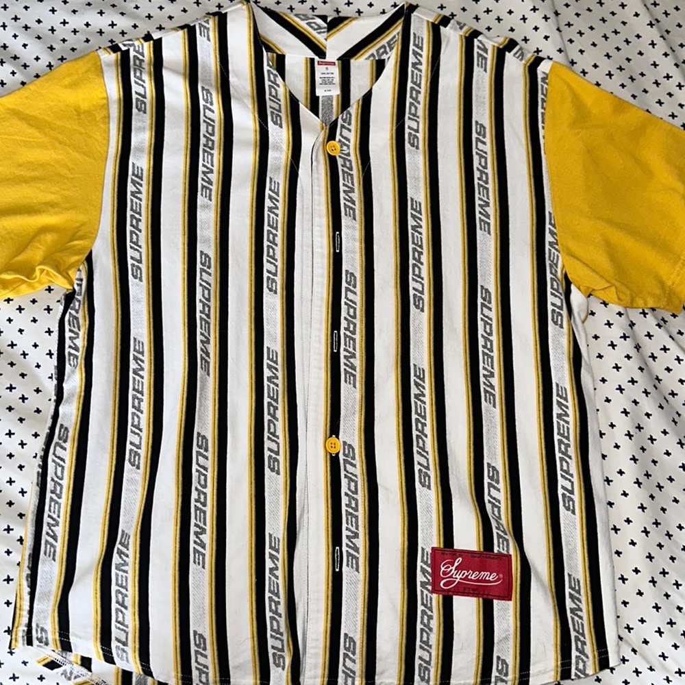 Gently used Men’s Supreme baseball shirt